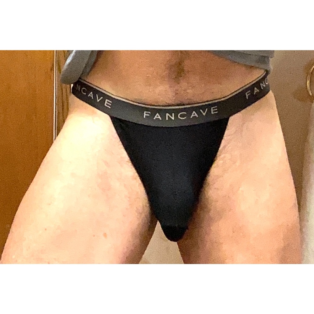 Thong, black, medium